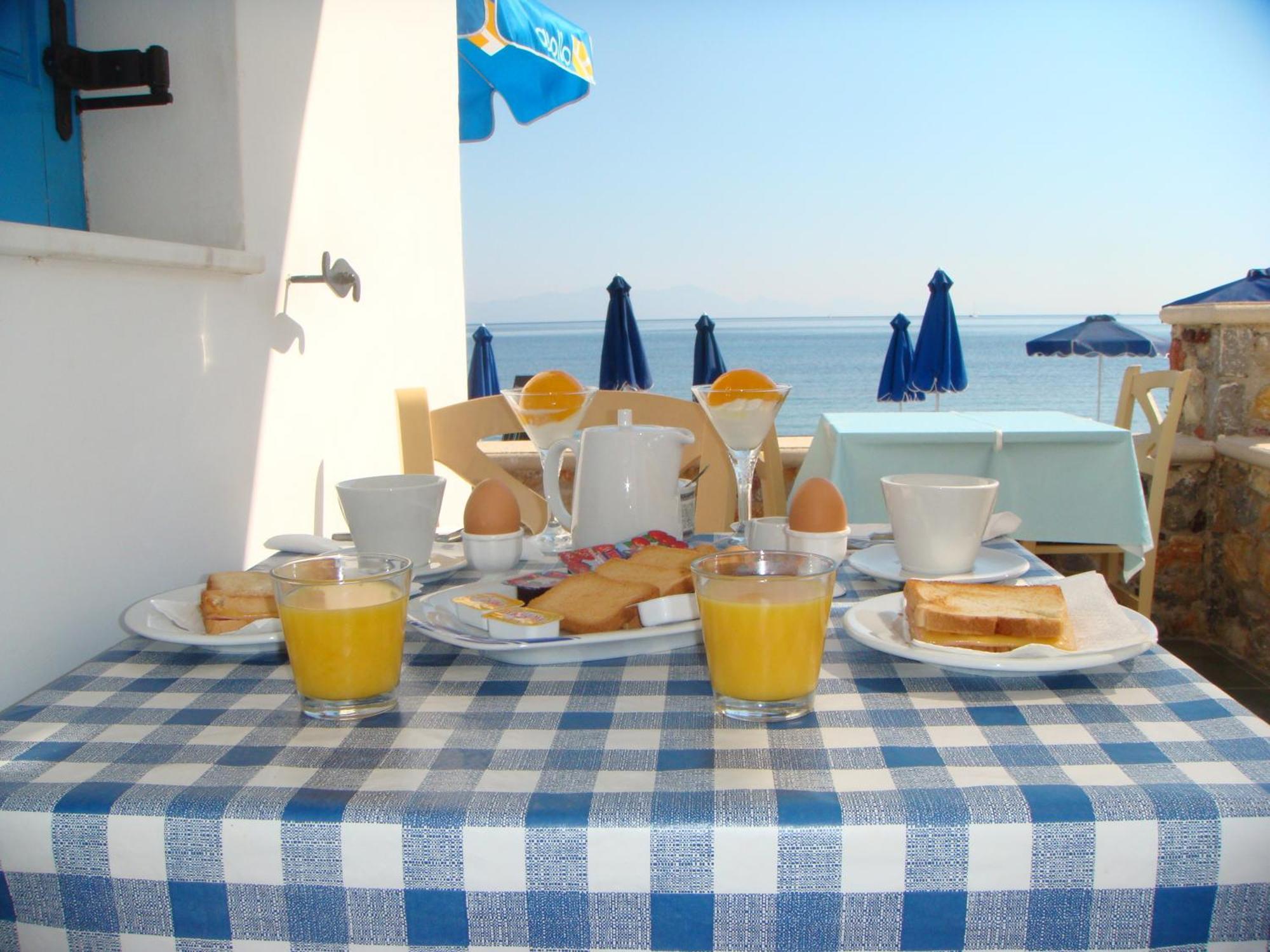 Dream Island Hotel Livadia  エクステリア 写真